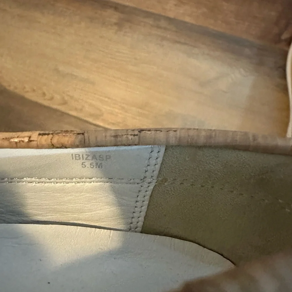 Donald J. Pliner Ibiza Tan Cork Upper Boat Shoes silver studded. ‎ Size 5.5